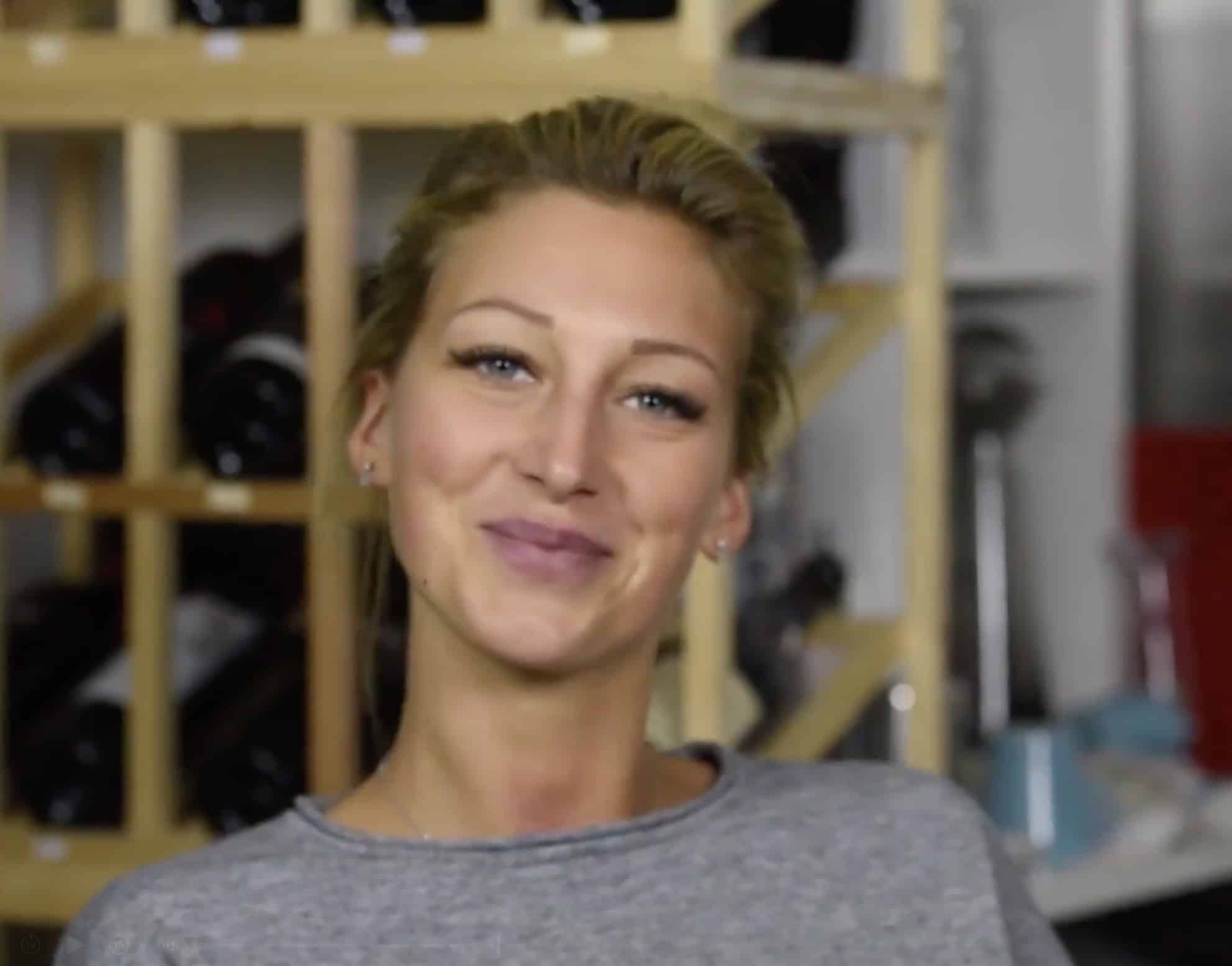 Crush Fetish - Interview With a Beautiful Girl Talking About Crush Fetish