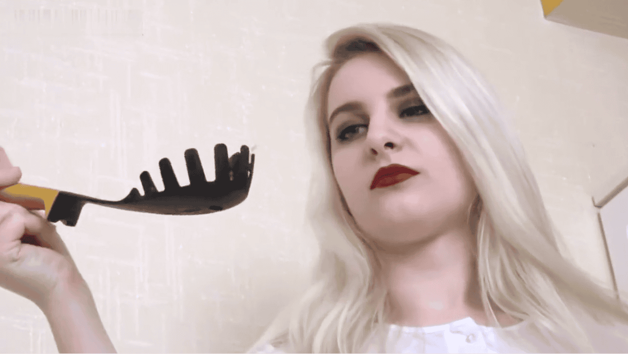 Crush Fetish - Girl With Milk Skin Crushes Big Cockroaches under Her Black High Heels