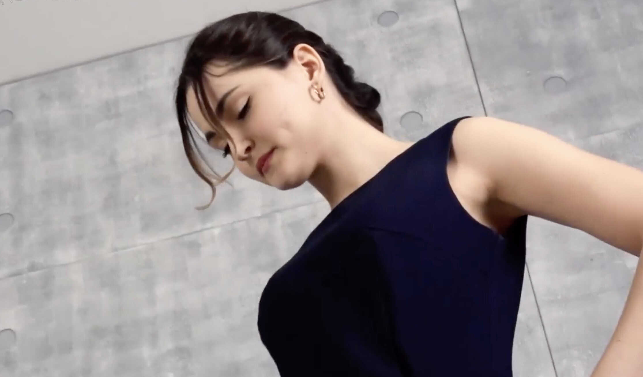 Crush Fetish - Beautiful Elegant Girl Crushing Crawdads Under Sexy High Heels Without Mercy