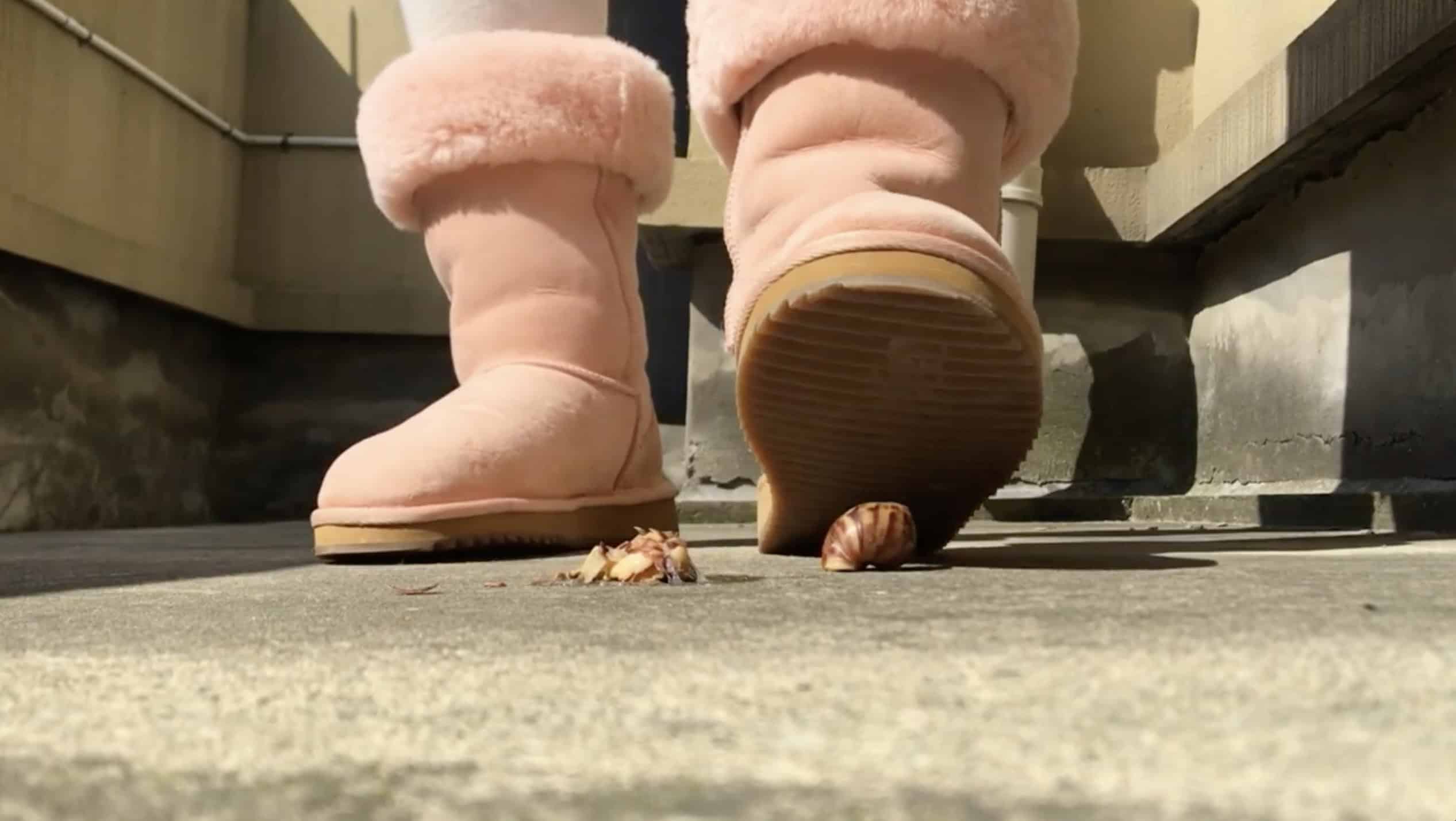 Crush Fetish - Crushing Snails In Uggs