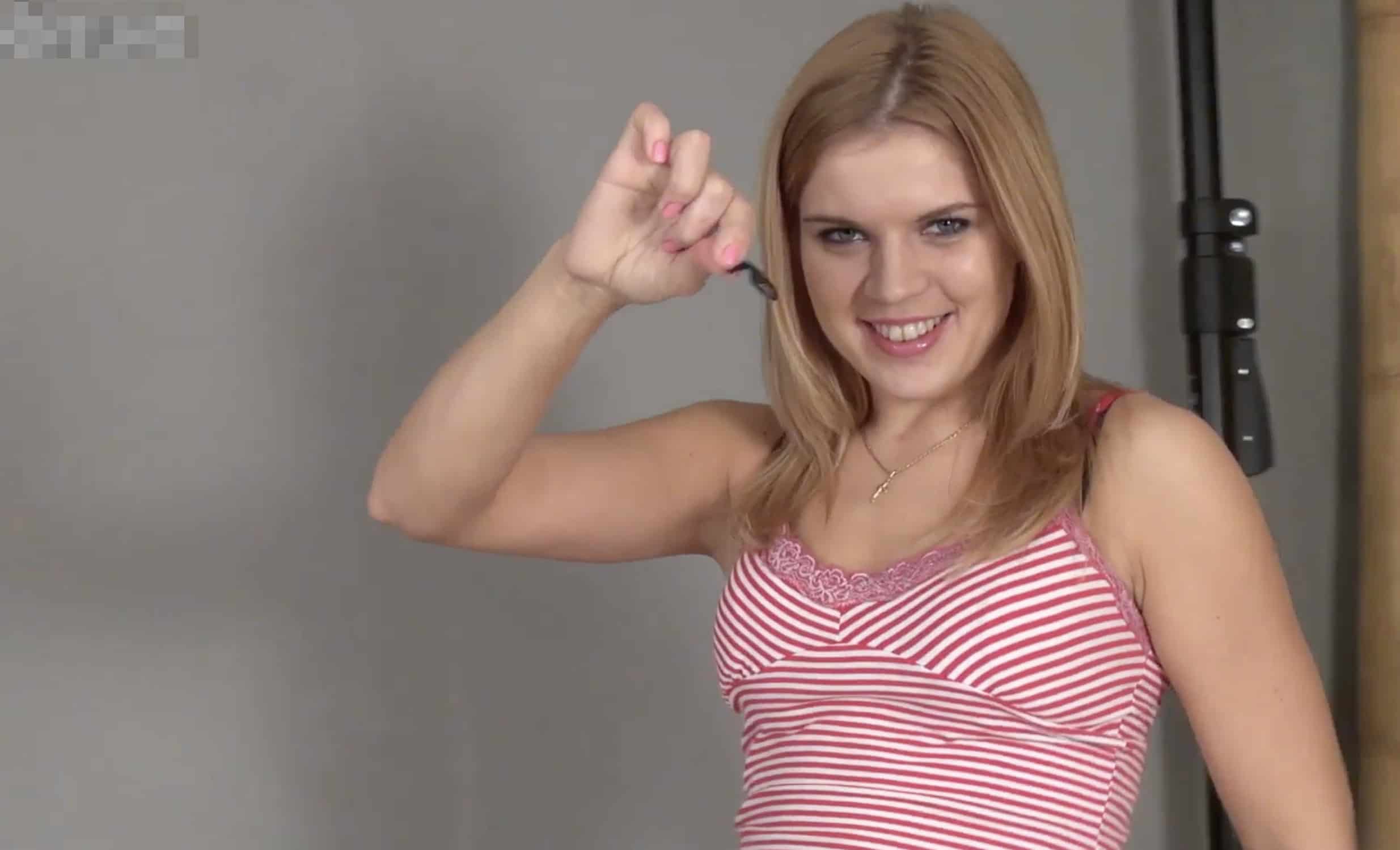 Crush Fetish - Beautiful Blond Girl Crushing Fishes Under Her Leather Boots