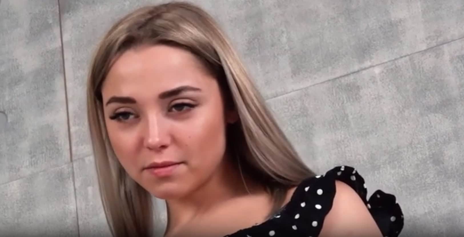 Crush Fetish - Sexy Girl Crushes Crickets Under Platform High Heels and Stockings