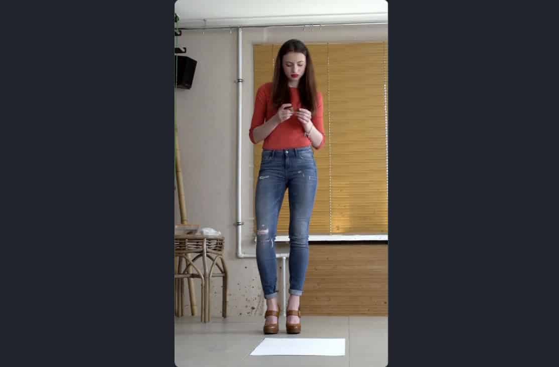 Crush Fetish - Sexy Girl in Slim Jeans Crushes Fish in High Heels