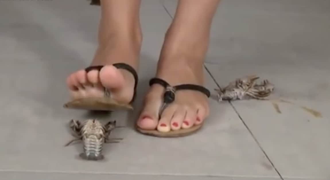 feet toes up